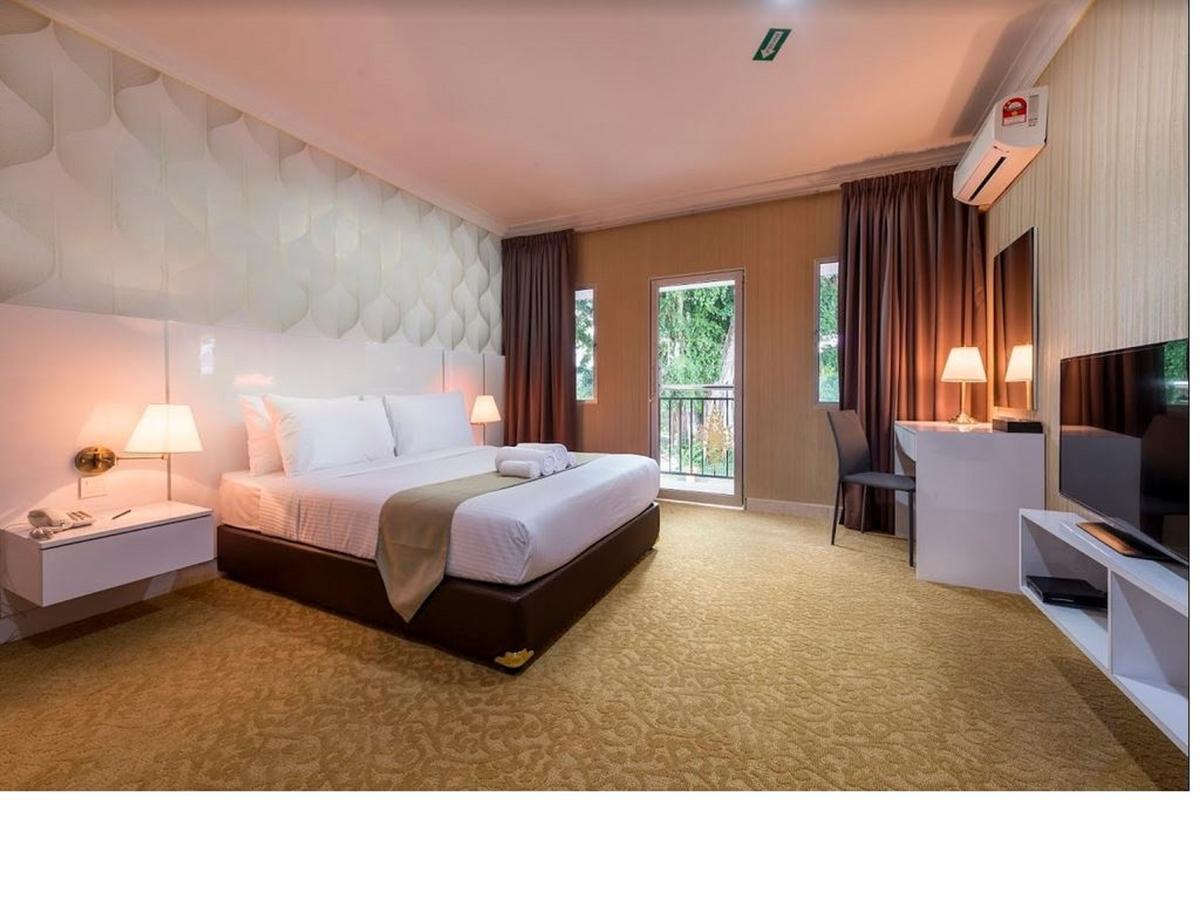 Lanai Casuarina Cempaka Sari Hotell Parit Exteriör bild